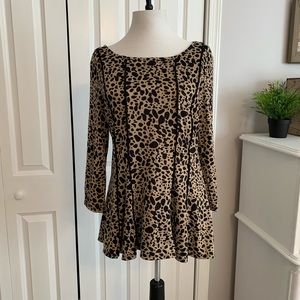 Lavanya Black and Tan print peplum top. Size PL (petite large).